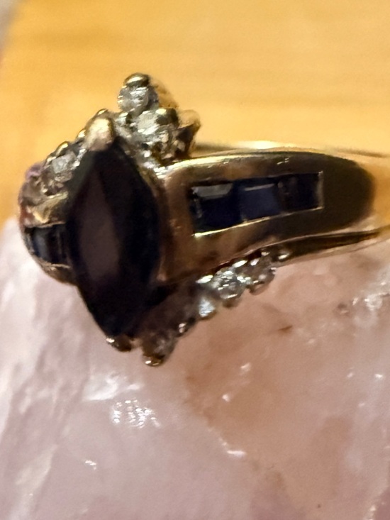 Vintage 10 karat yellow gold, Sapphire, and Diamond ring Sz 7 - Picture 15 of 17